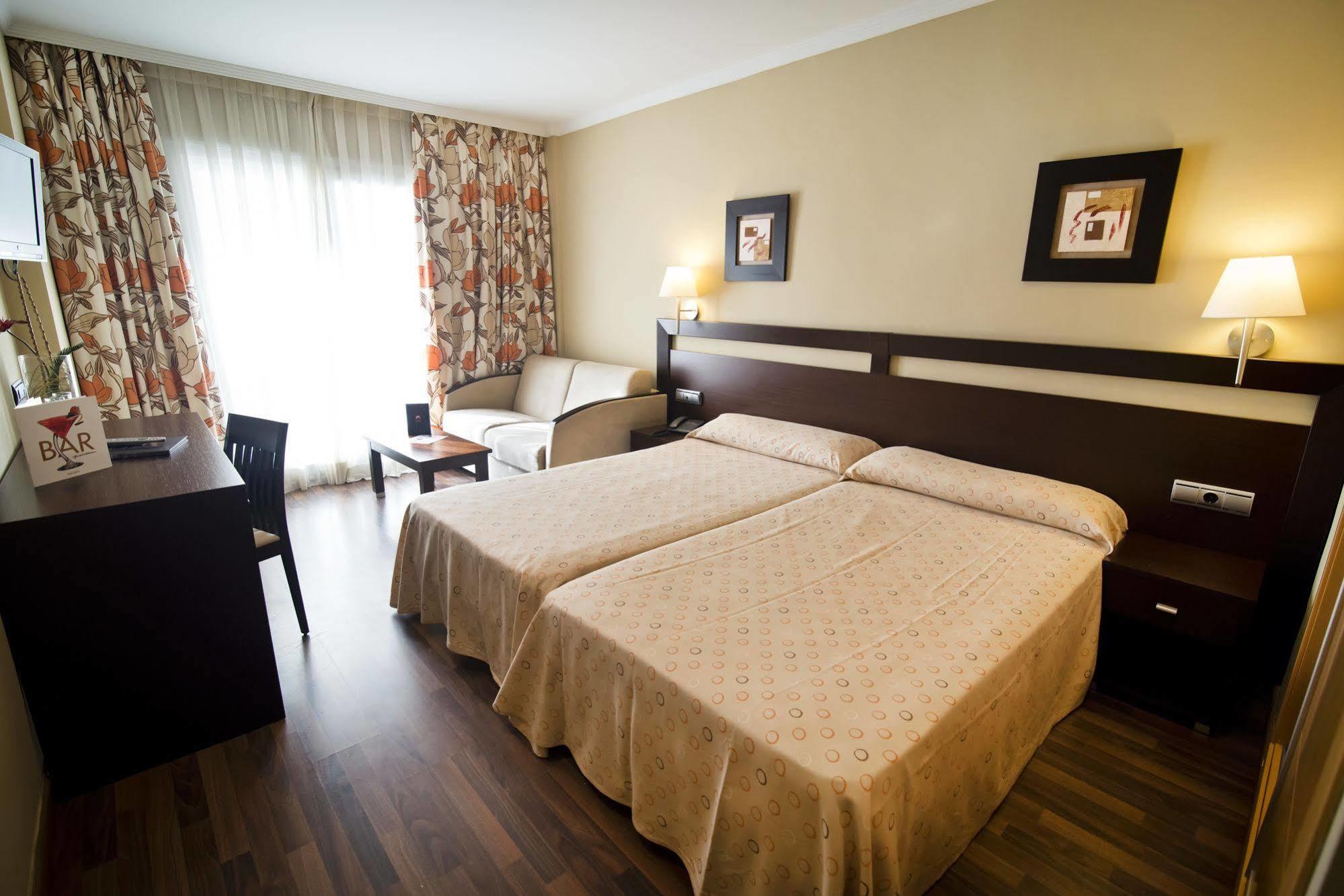 Bahia Hotel 4*